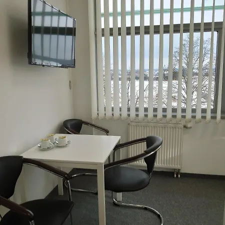 Expo Nadarzyn 3rooms Апартаменты Kajetany